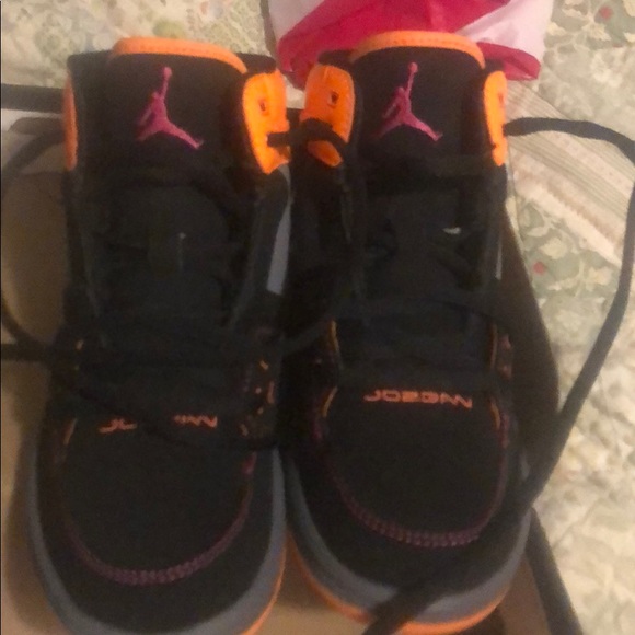 Brand new Girls Jordan 1 flight (ps) sneakers - Picture 3 of 8